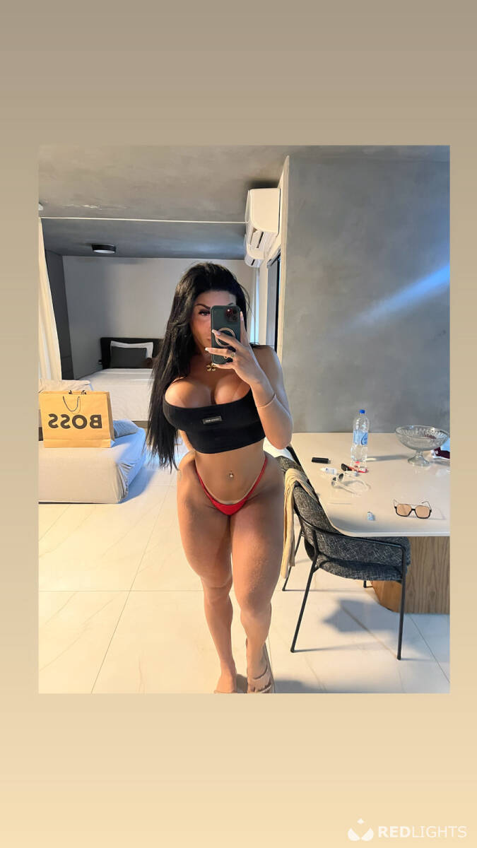 Beatriz Active and passive fitness girl | Redlights @ redlights.be