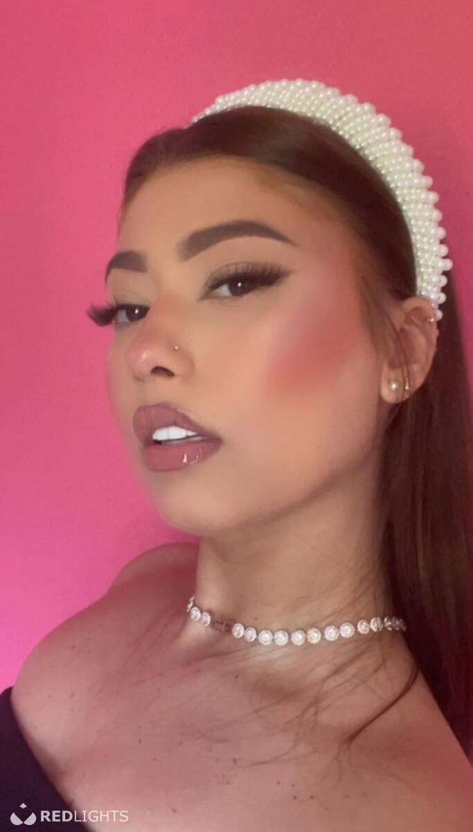 Maju - 1m44 Petite Babygirl | Redlights @ redlights.be