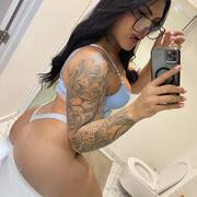SCARLET VAZ