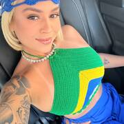 Mia hot