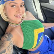 Mia hot