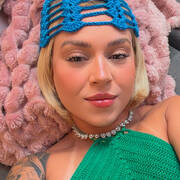 Mia hot
