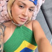 Mia hot