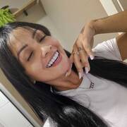 New in town, Hot girl