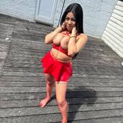 Cloe hot