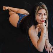 Cloe hot