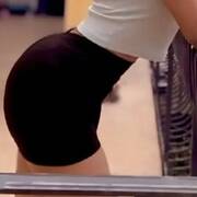 Le voisin pervers est de retour