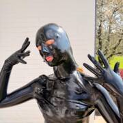 Le voisin pervers est de retour