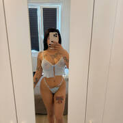 Melly Hot