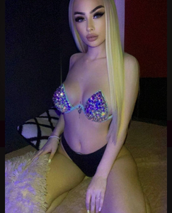 I\'m a party girl. Lory
