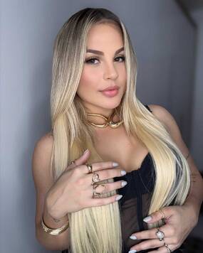 Isabelle Rodrigues new