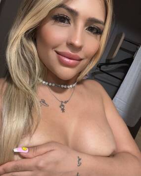Mia GFE