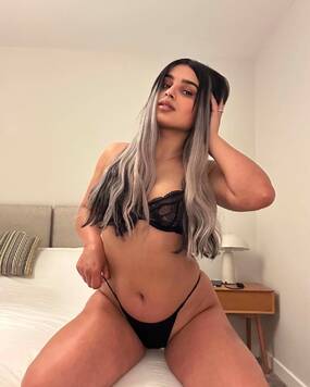Sexy whore !