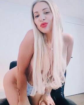 Elena sexy blond