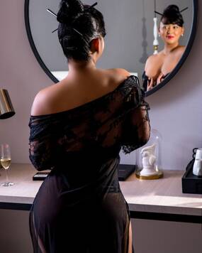 mia yakira 29 Party virtual