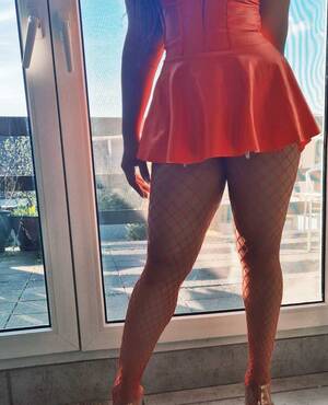 Kinky, Soft sm, Striptease