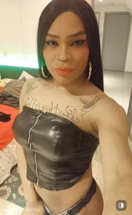 Jenifer TS hot (Foto)