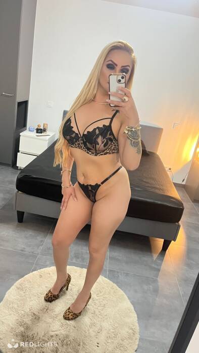 BELLA (Foto)