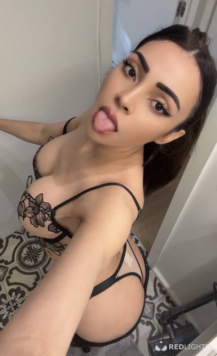 Anitta Petite (Foto)