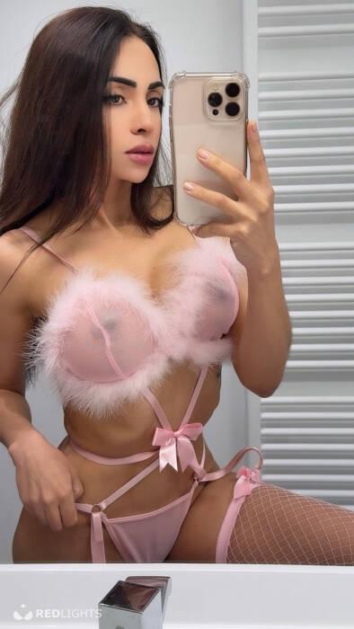 Anitta Petite (Foto)