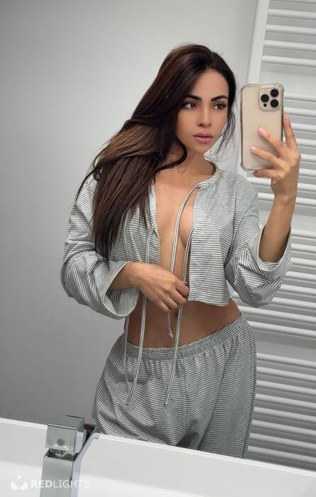 Anitta Petite (Foto)