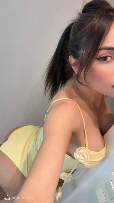 Anitta Petite (Foto)