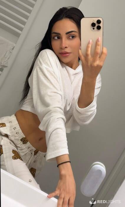 Anitta Petite (Foto)