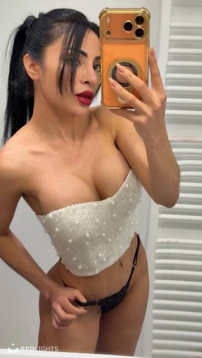 Anitta Petite (Foto)