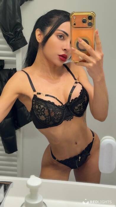 Anitta Petite (Foto)