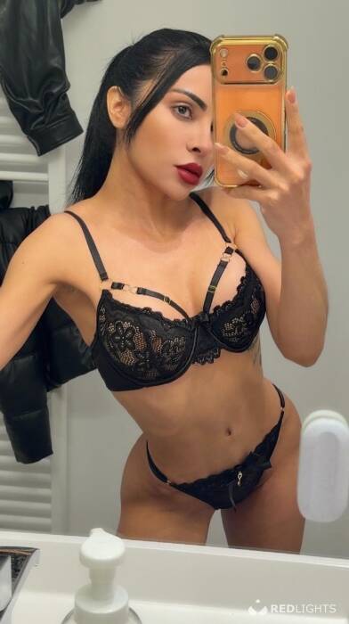 Anitta Petite (Foto)