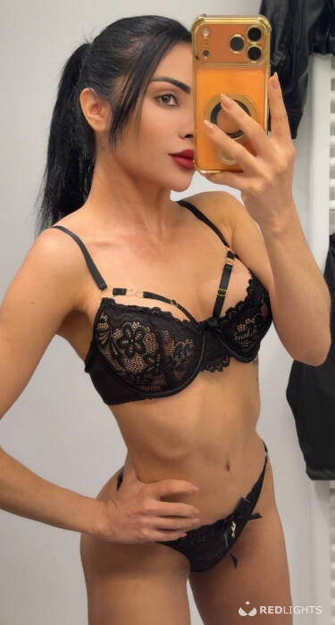 Anitta Petite (Foto)