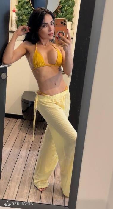 Anitta Petite (Foto)