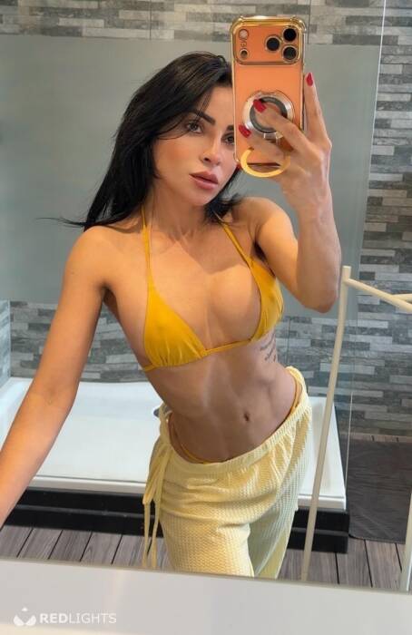 Anitta Petite (Foto)