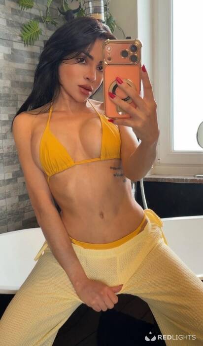 Anitta Petite (Foto)