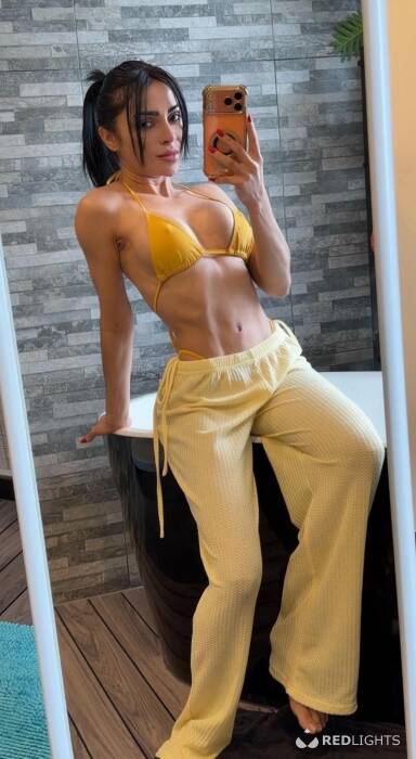 Anitta Petite (Foto)