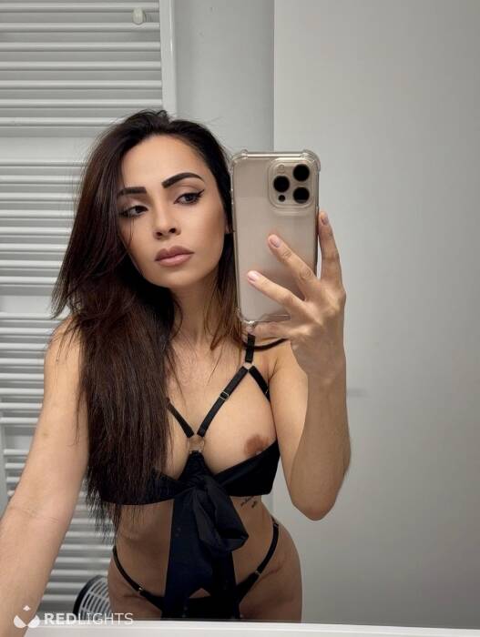 Anitta Petite (Foto)