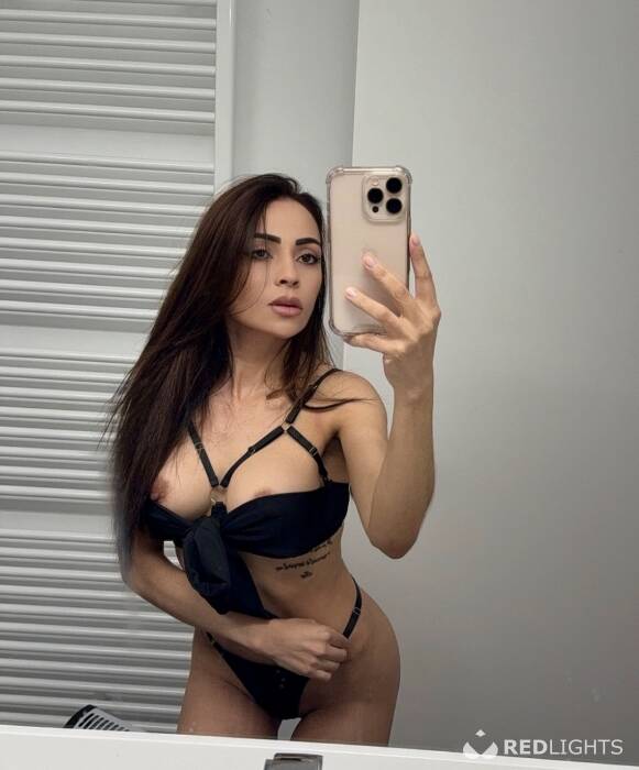 Anitta Petite (Foto)