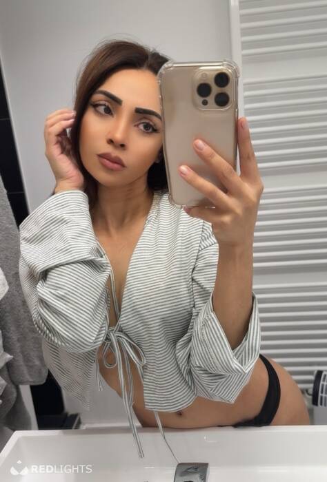 Anitta Petite (Foto)