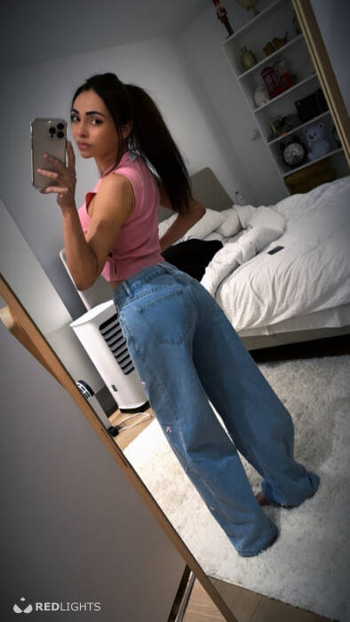 Anitta Petite (Foto)