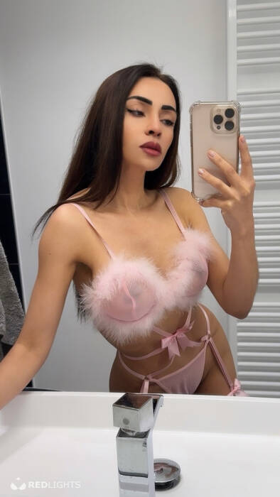 Anitta Petite (Foto)