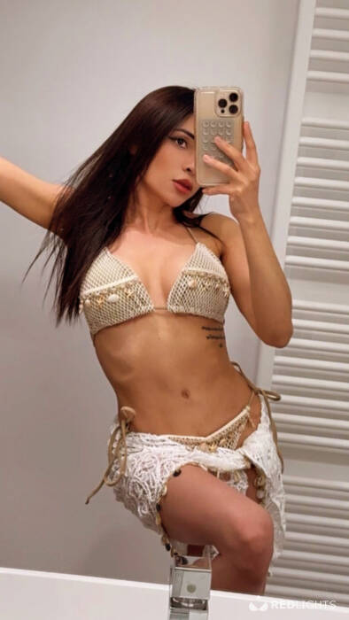 Anitta Petite (Foto)