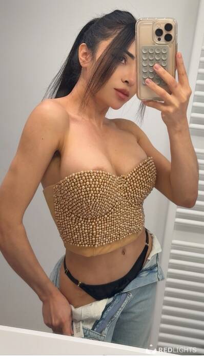 Anitta Petite (Foto)