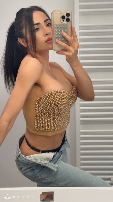 Anitta Petite (Foto)