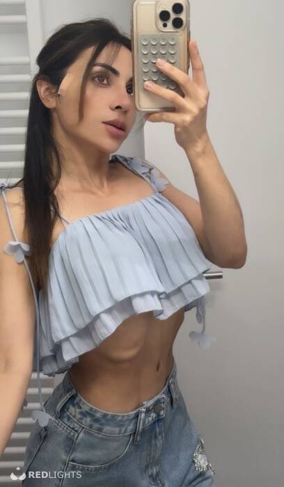 Anitta Petite (Foto)