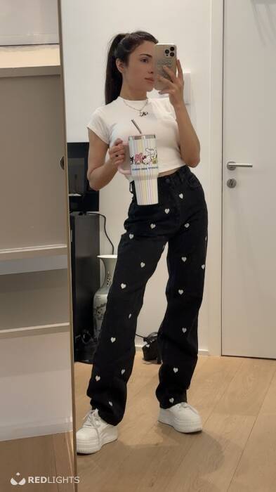 Anitta Petite (Foto)