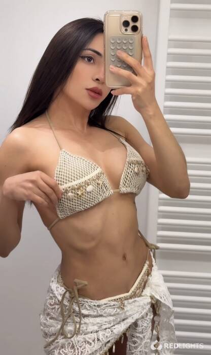 Anitta Petite (Foto)