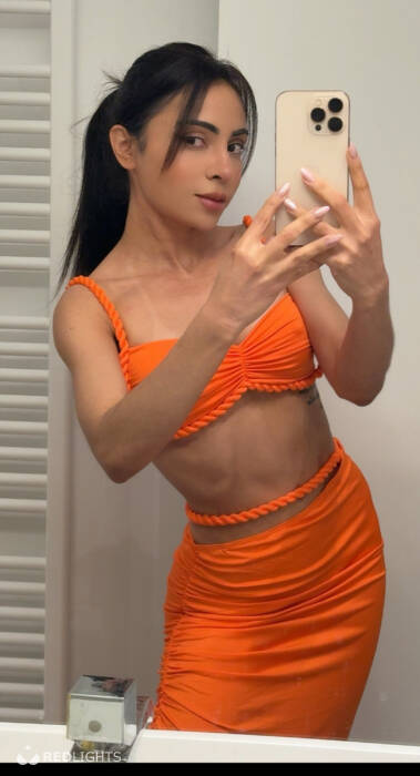 Anitta Petite (Foto)