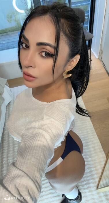 Anitta Petite (Foto)