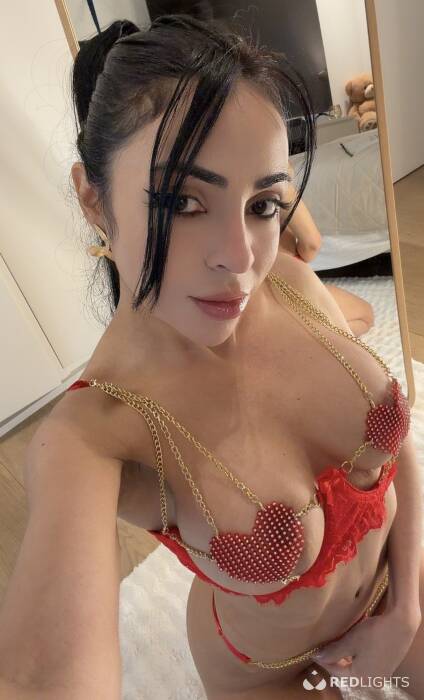 Anitta Petite (Foto)