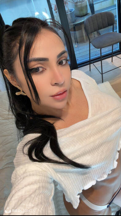 Anitta Petite (Foto)